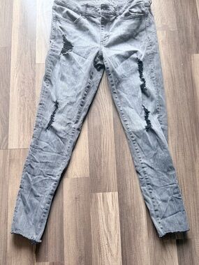 American Eagle Outfitters Light Gray Distressed Skinny Jeans